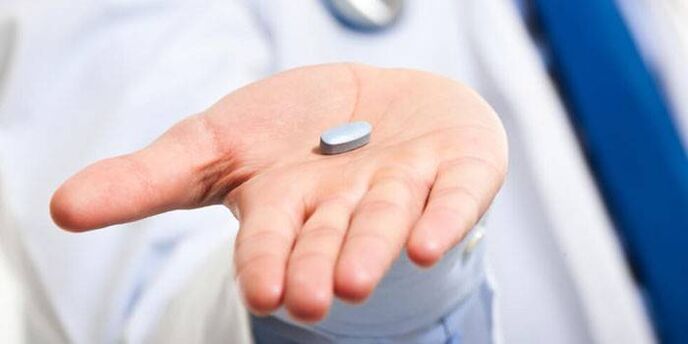 Gli antibiotici sono prescritti da un medico come base per il trattamento della prostatite acuta negli uomini